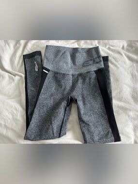 ECHT Gray/Black Scrunched Leggings